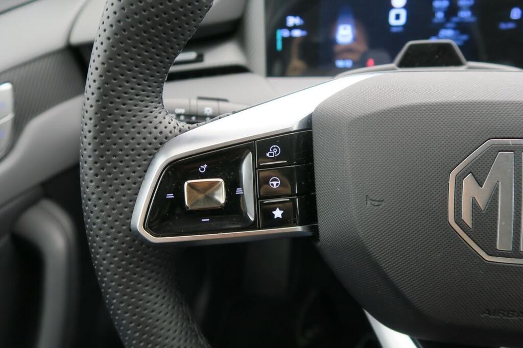 MG S5 MGS5 LUXURY EV 64KWH 204 CV 13