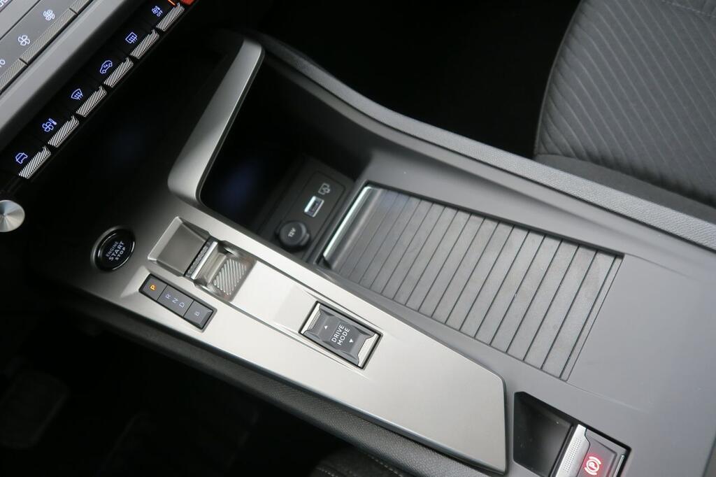 Peugeot 308 ACTIVE 1.6 PLUG-IN HYBRID 180CV E-EAT8 5P 11