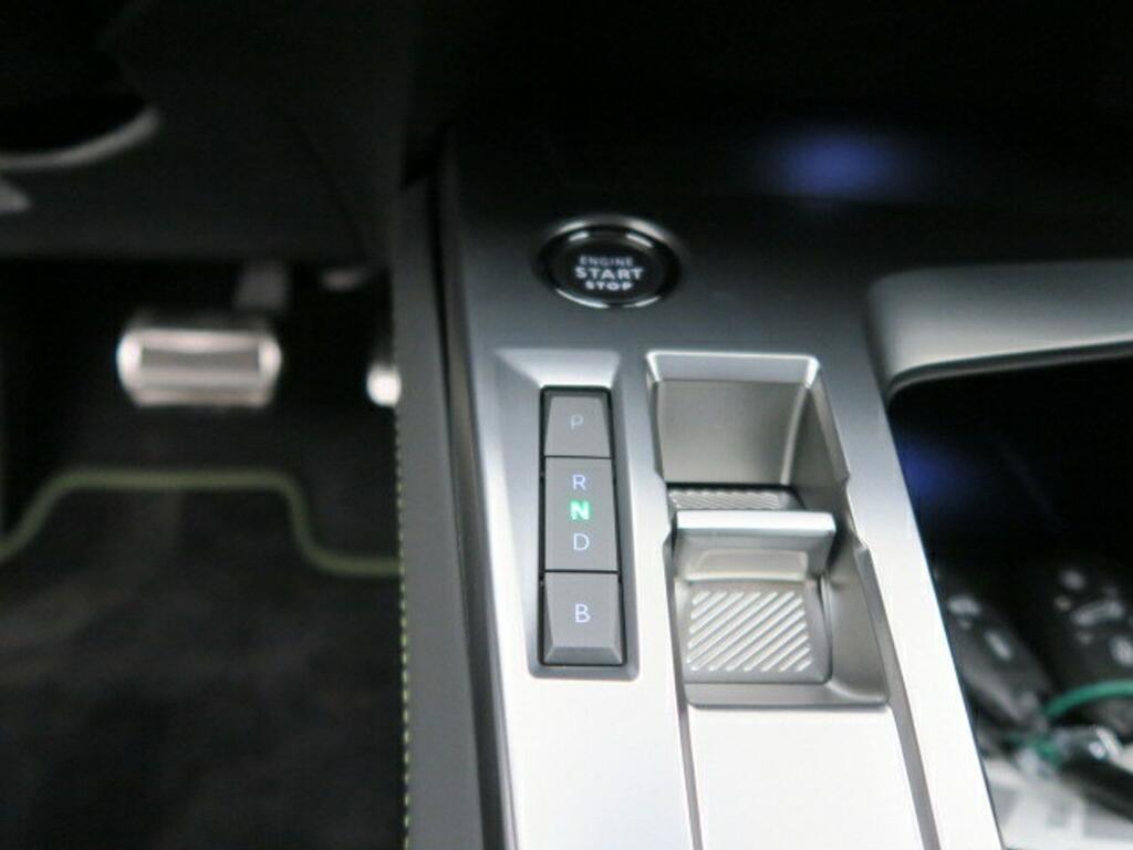 Peugeot 308 GT 1.6 PLUG-IN HYBRID 180CV 5P EAT8 11