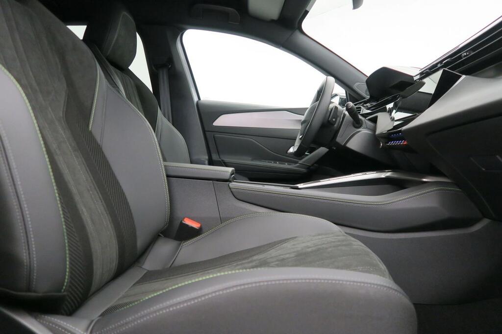 Peugeot 408 GT PLUG-IN HYBRID 180 E-EAT8 16