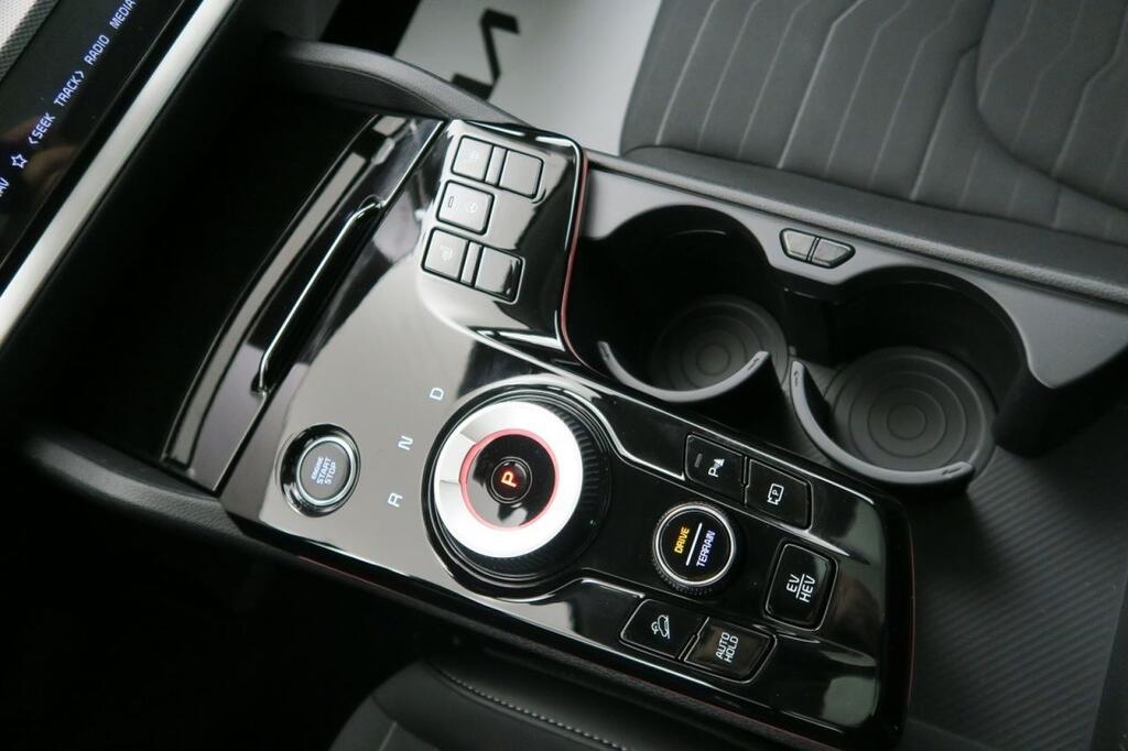 Kia Sportage 1.6 T-GDI PHEV TECH 4X4 (PACK LUXURY) (19″) 11