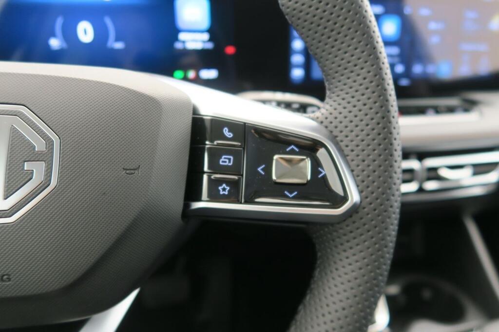 MG HS LUXURY 1.5 HYBRID+ 224 CV 5P 11