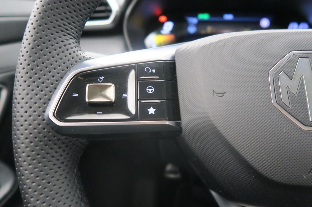 MG ZS LUXURY 1.5 HYBRID+ 197 CV 5P 11