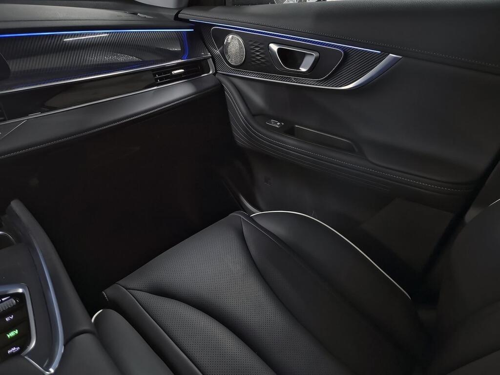 Ebro S700 1.5 TGDI PHEV Luxury E-CVT 32