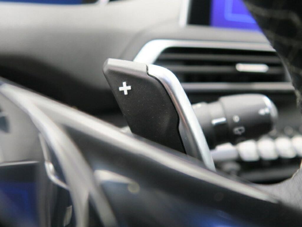 Peugeot 3008 1.2 PURETECH 96KW (130CV) ALLURE EAT8 11