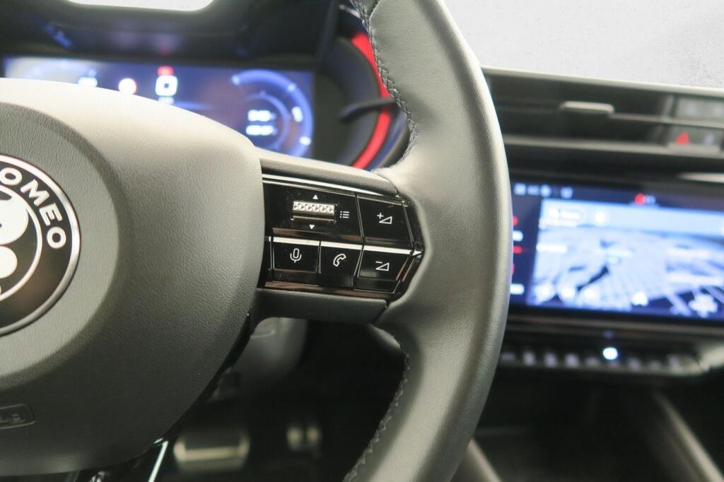 Alfa Romeo Junior Elettrica Speciale 115kW (156CV) 14