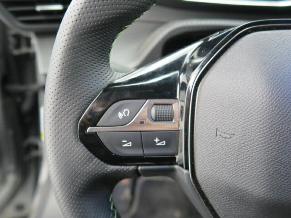 Peugeot 2008 Eléctrico GT 156 (115kW) 9