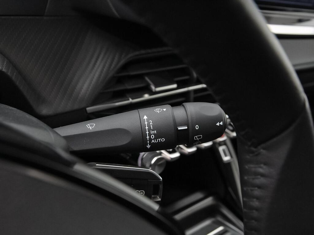 Peugeot 208 Allure Puretech 100 18