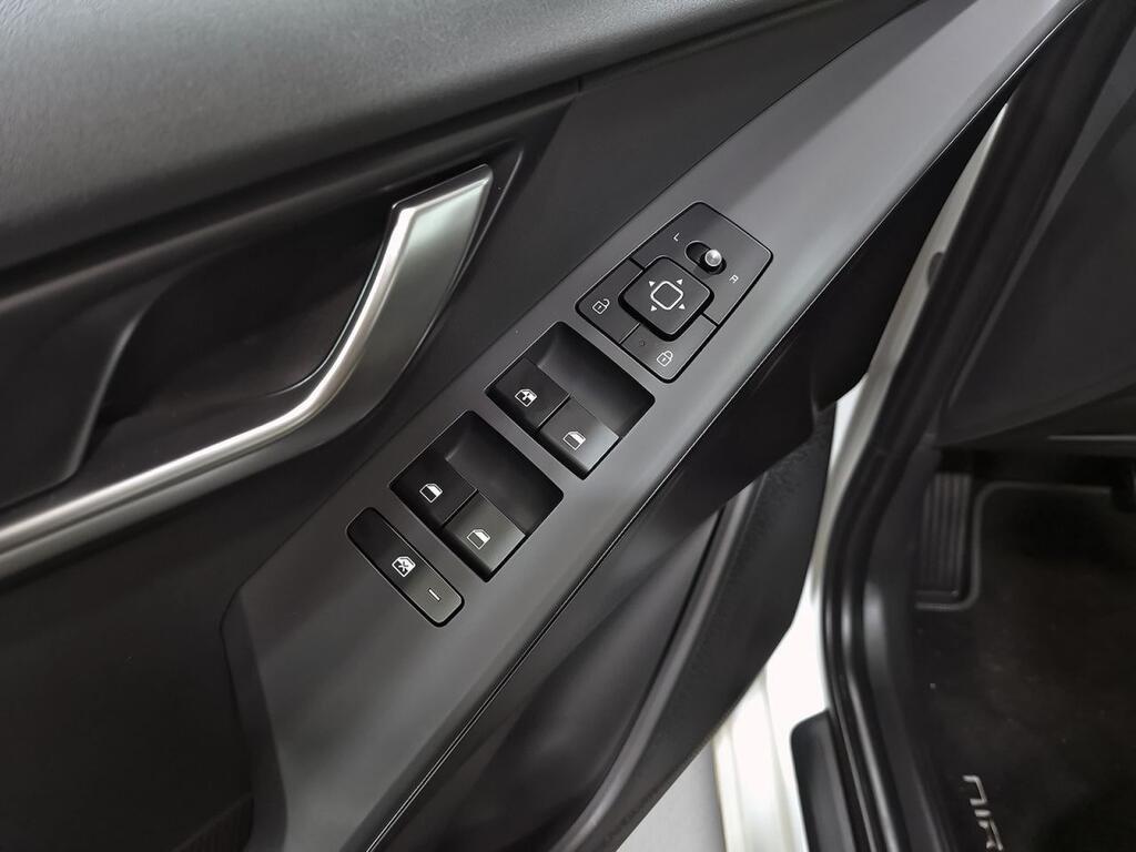 Kia Niro 1.6 GDi HEV 104kW (141CV) Concept 11