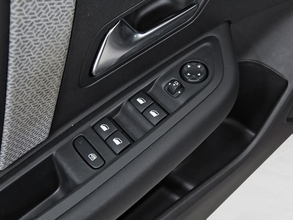 Citroën C4 PureTech 130 S&S 6v Shine 13