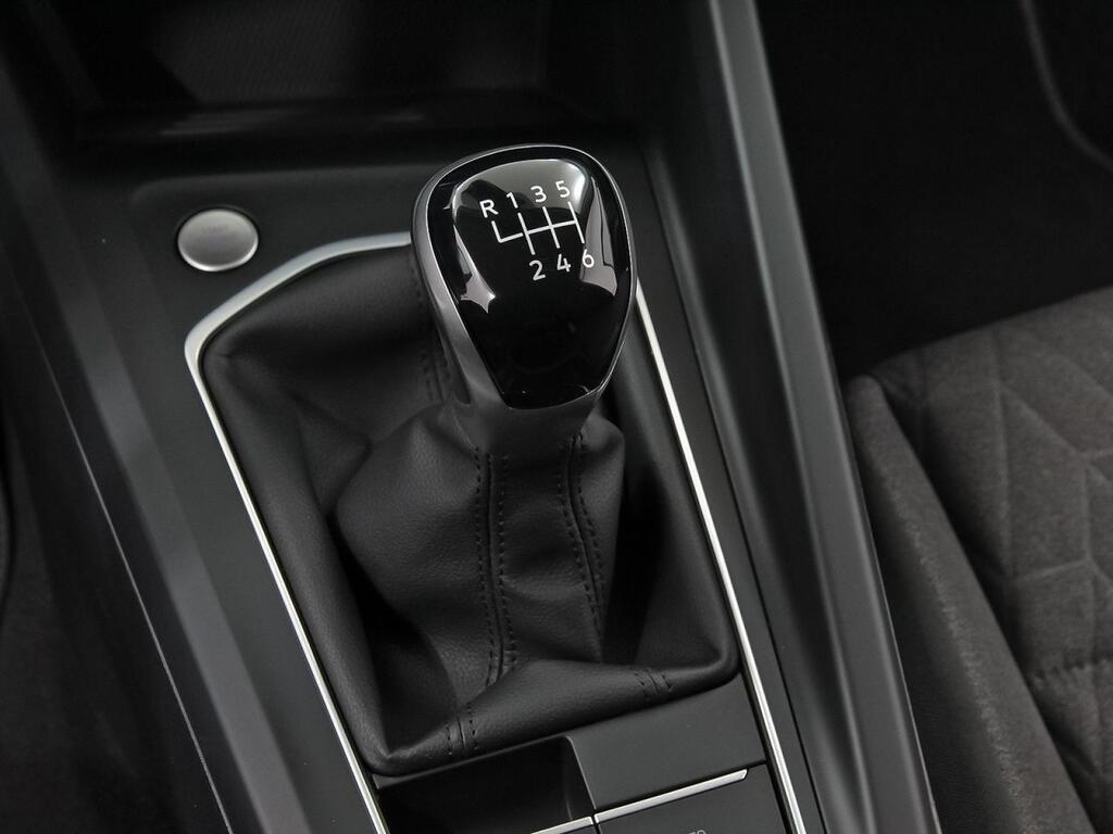 Volkswagen Golf ″Más″ 1.5 TSI 85kW (115CV) 34