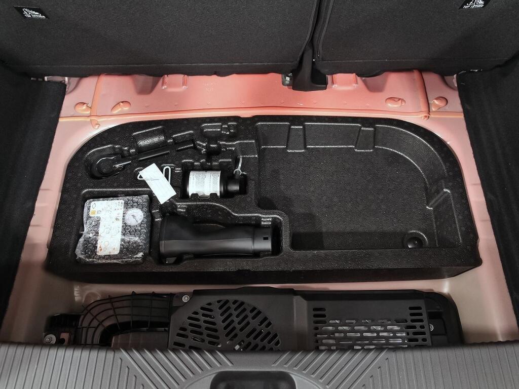 Nissan Micra Long Range 4x2 Tekna 36