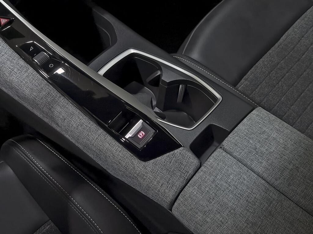 Peugeot 3008 Hybrid 1.2 100KW Allure eDCS6 31