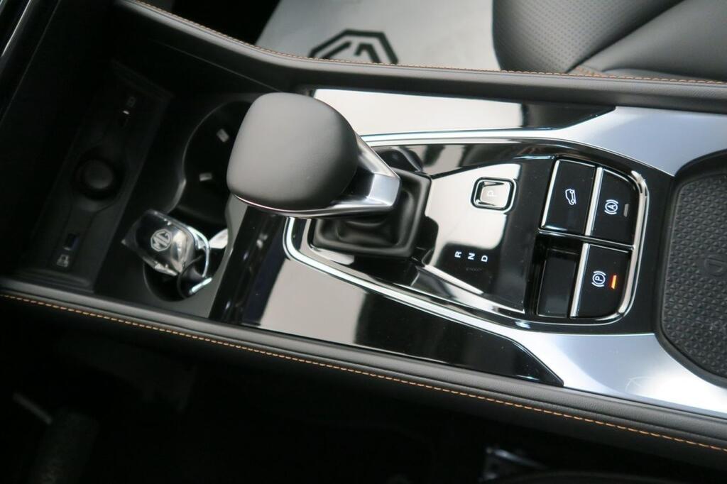 MG HS LUXURY 1.5 HYBRID+ 224 CV 5P 9