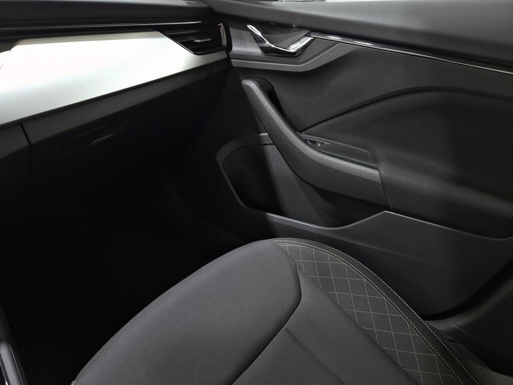 Skoda Kamiq 1.0 TSI 81kW (110CV) Ambition 29