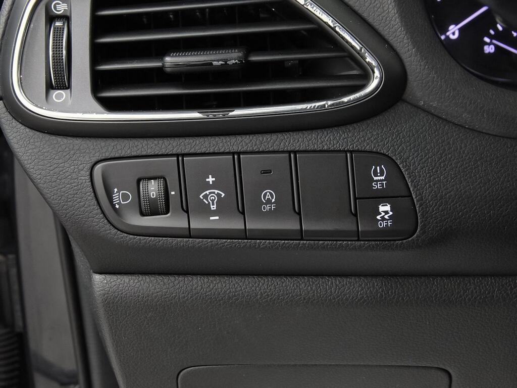 Hyundai i30 1.5 DPI Essence 14