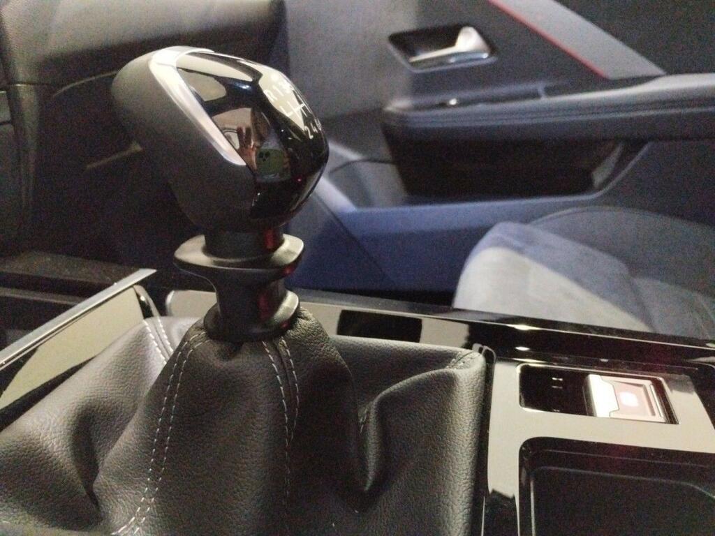 Opel Astra GS 1.2T 130CV MT6 5P 11