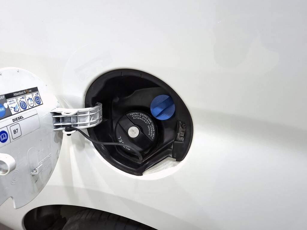 Fiat Doblò 1.3 MULTIJET 95 SX 4P 25