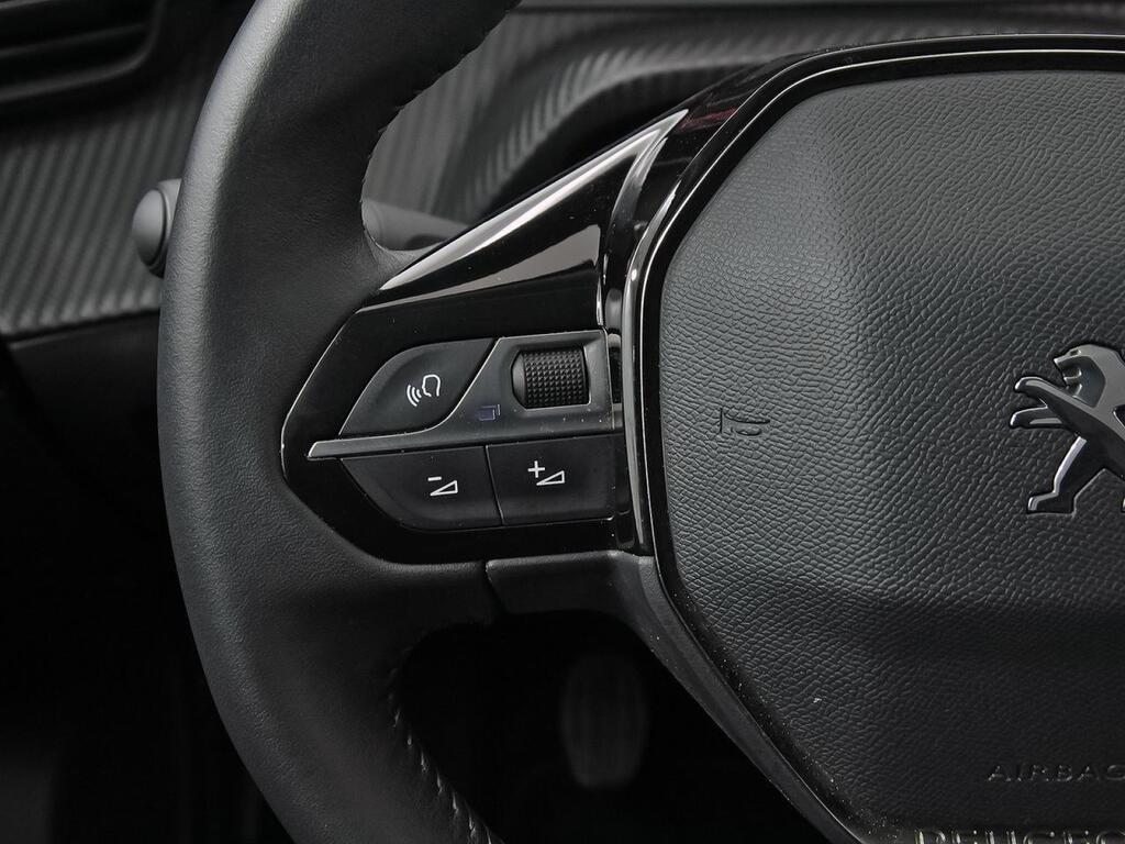 Peugeot 2008 Allure BlueHDI 81kW (110CV) 22