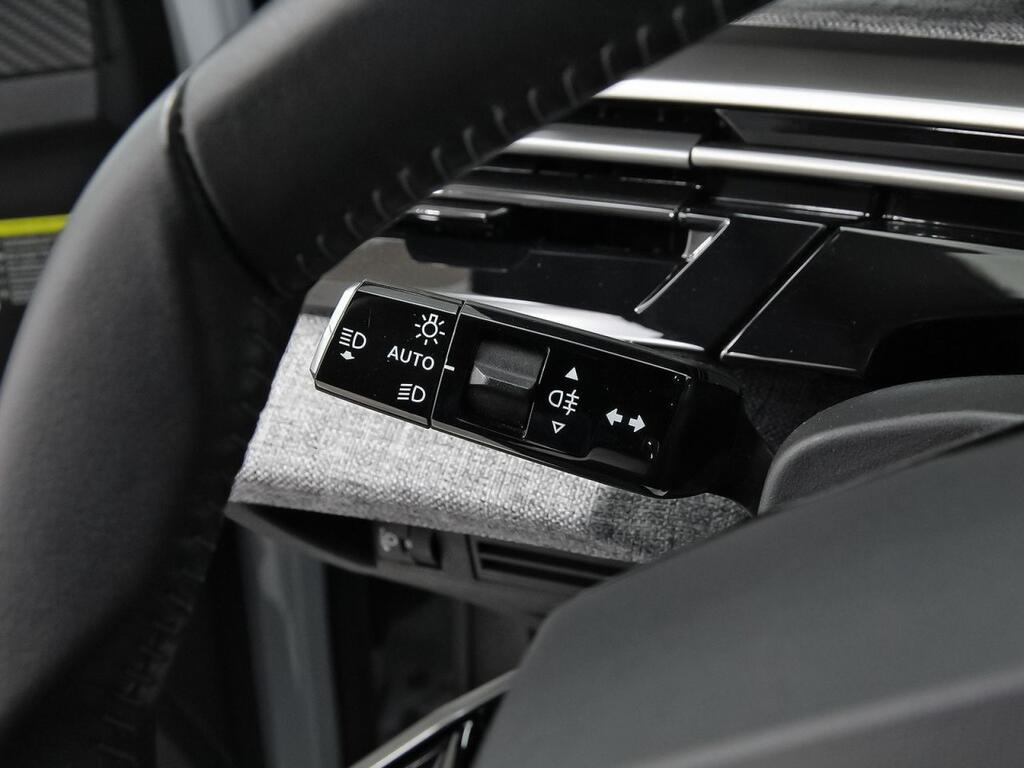 Peugeot 5008 1.2 100KW Allure eDCS6 17