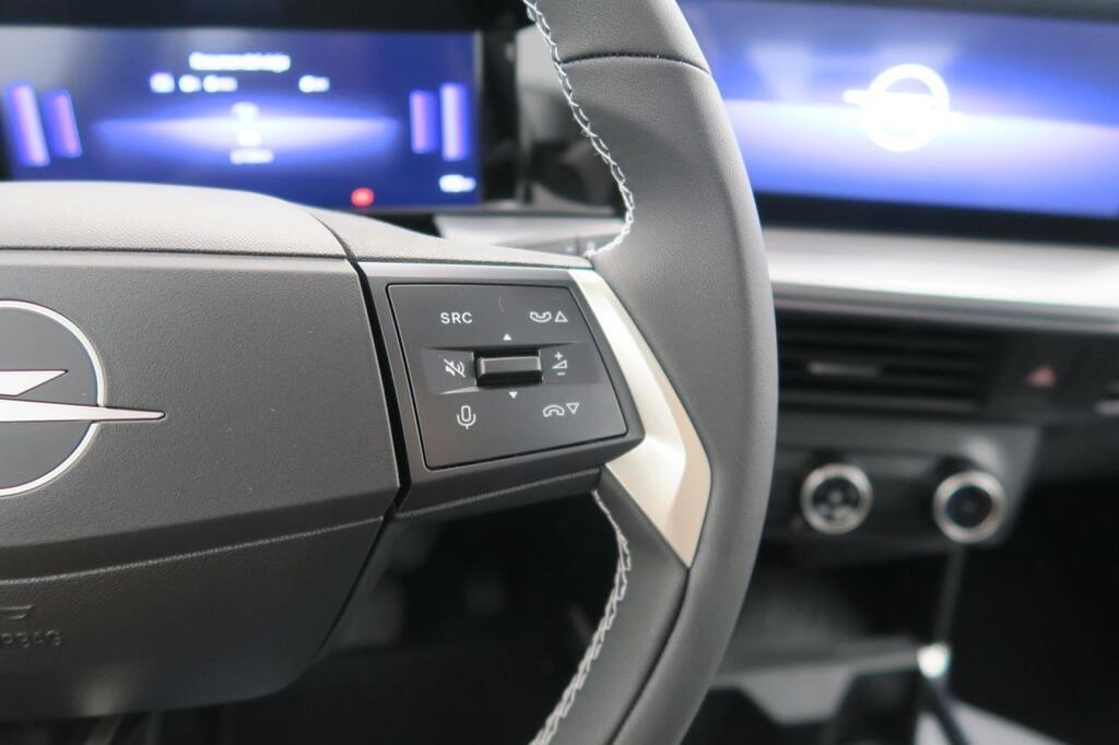 Opel Frontera 1.2T XHT Hybrid eDCT6 107kW Edition 11