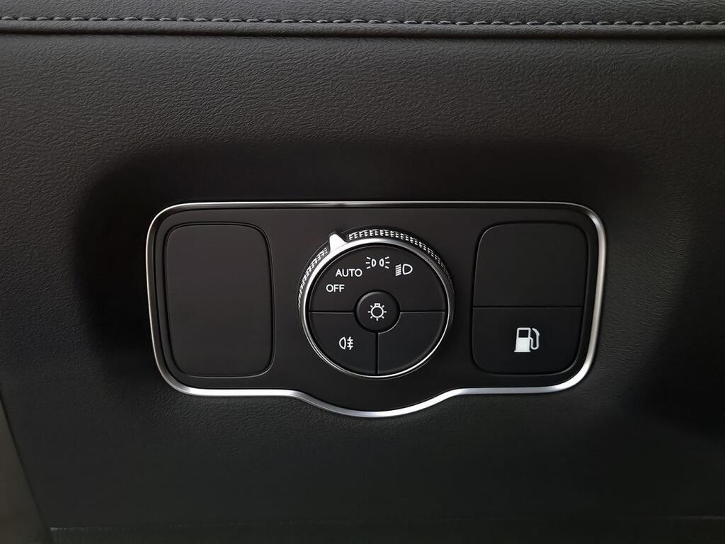 Ebro S800 1.5 TGDI PHEV Premium E-CVT 15