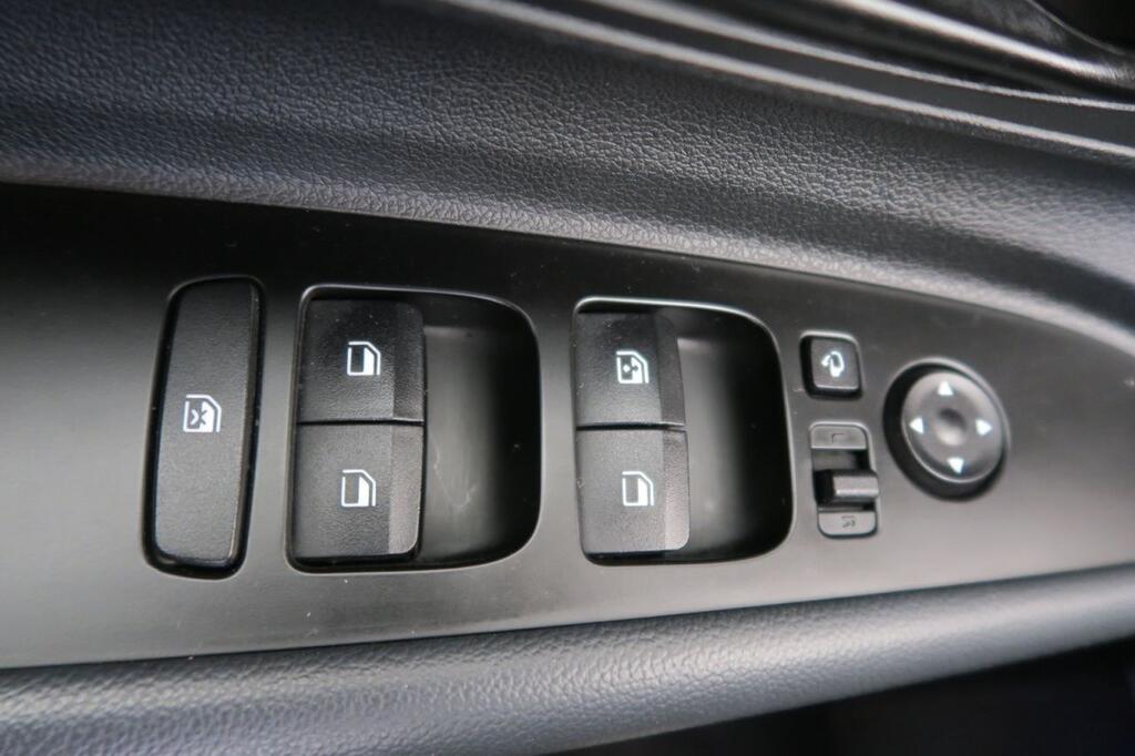 Hyundai i20 1.2 MPI KLASS 84 CV 5P 8