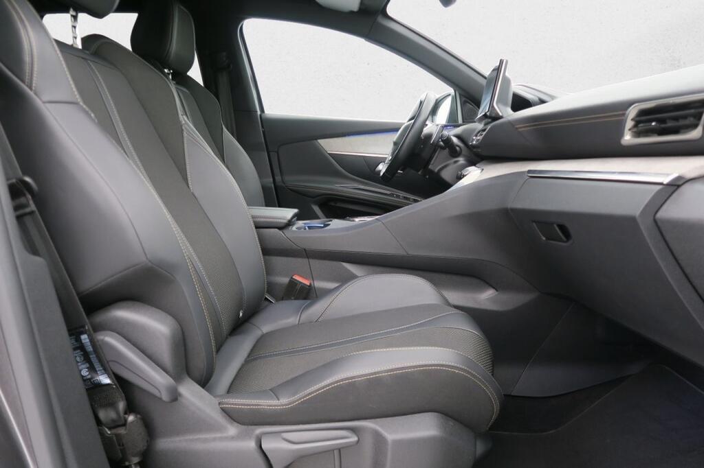 Peugeot 3008 GT 1.5 BLUEHDI 130 CV AUTO 5P 19