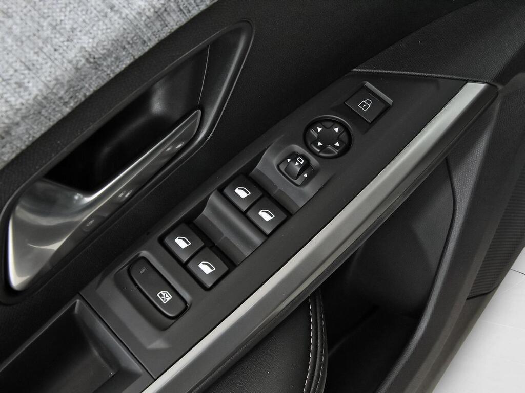 Peugeot 5008 1.2 100KW Allure eDCS6 14