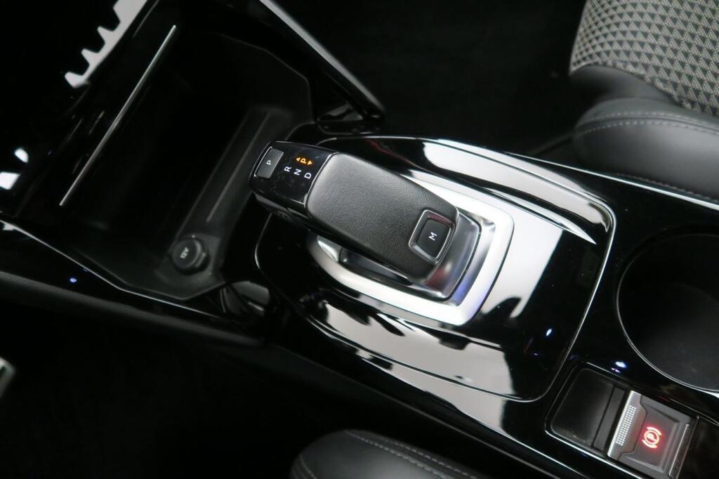 Peugeot 208 PureTech 96kW (130CV) EAT8 GT Line 9