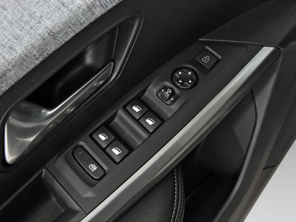 Peugeot 5008 1.2 107KW Allure eDCS6 14