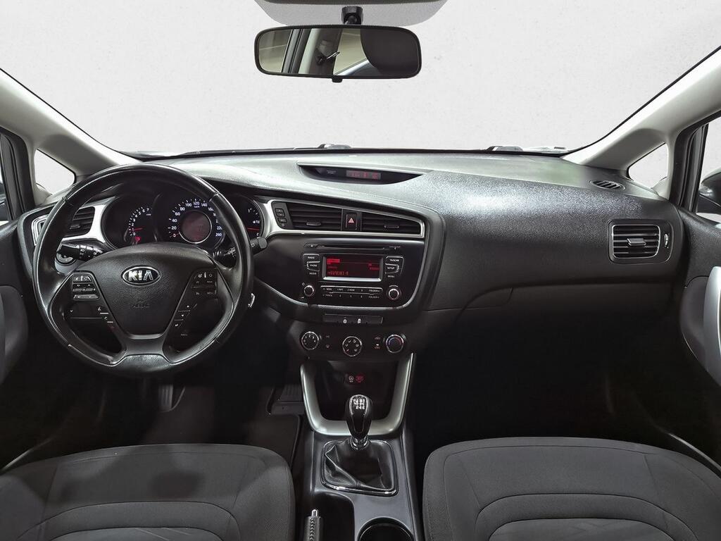 Kia Ceed 1.4 CVVT 74kW (100CV) Concept Plus 6